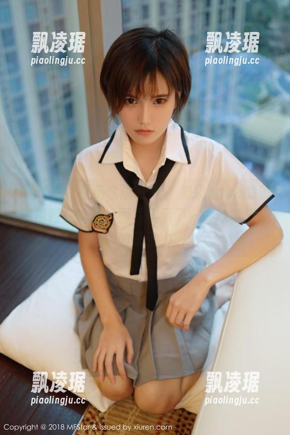 MFStar模范学院-加朵babe MFStar模范学院 - 看,加朵babe的美腿福利在这里,图片展示了一种难以言喻的吸引力