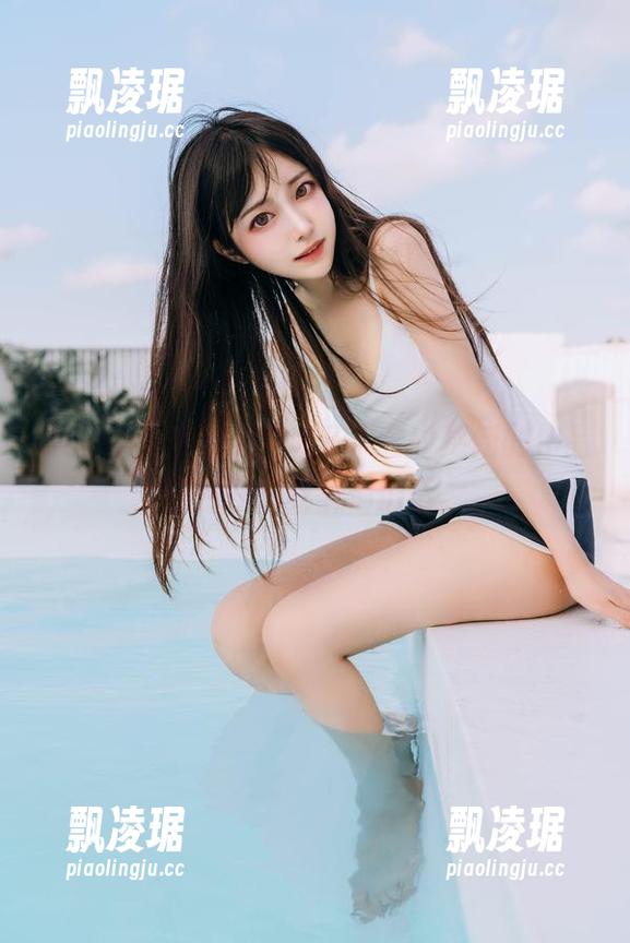 Shika小鹿鹿又回归了天台，更新的作品好像在和我说悄悄话。