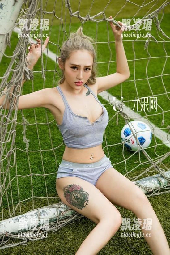 UGirls尤果网 - 黑白套图闪亮登场，张馥棋的美图赛过老电影！