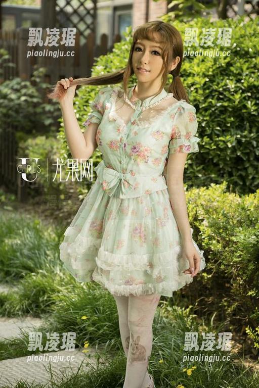 UGirls尤果网-李易童 UGirls尤果网 - 李易童的黑色写真在线,慢慢靠近,心里却不知道在想啥