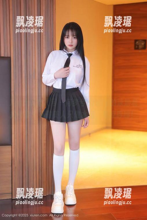 Xiuren秀人网-何梦兮Stacy Xiuren秀人网 - 何梦兮Stacy的泳池私拍图集:不做美人只做水泡,有点啰嗦!