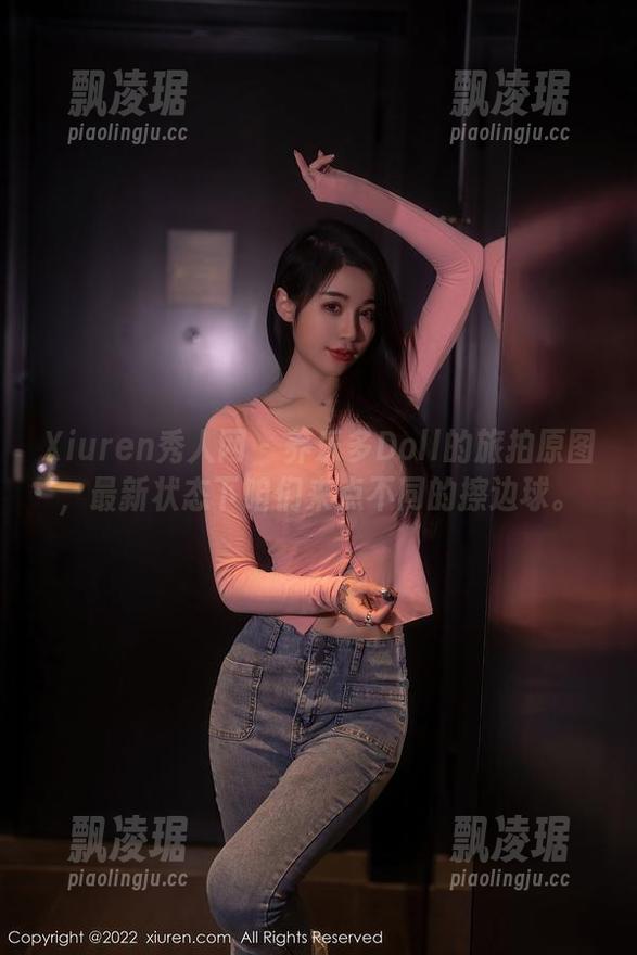 Xiuren秀人网 - 养乐多Doll的旅拍原图，最新状态下咱们来点不同的擦边球。