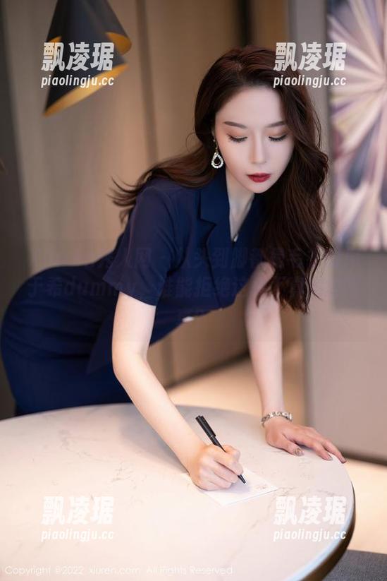 Xiuren秀人网 - 从头到脚都是毛衣的周于希dummy，谁能拒绝这样不真实的写真？