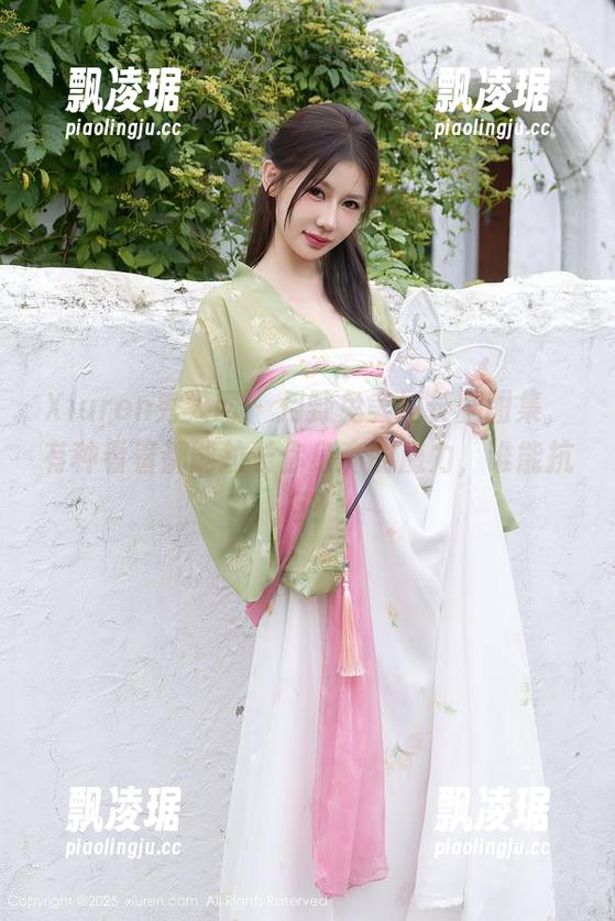 Xiuren秀人网 - 月野兔美妞长腿图集，有种看着都能拉长你身高的魔力，谁能抗拒？