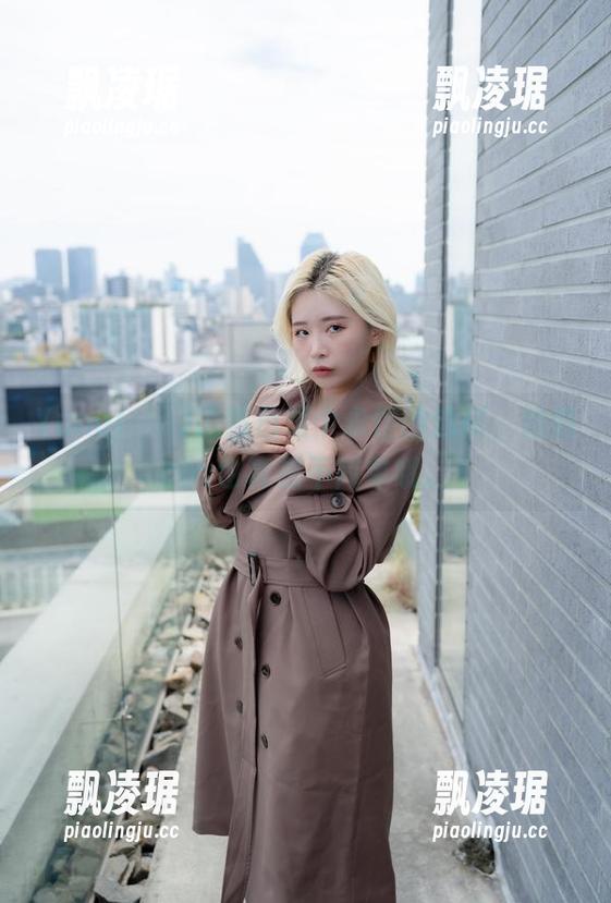 Yuna(윤아)说黑色是个永恒的选择，她的cos也真是不简单哦。