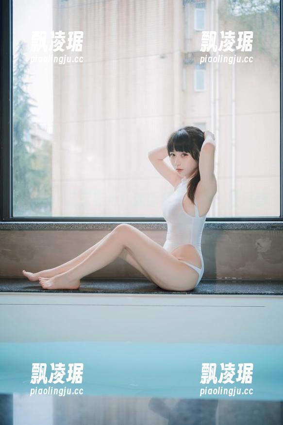 usejan蓝蓝 usejan蓝蓝变身!最新红裙cos,连风都要打个卡!