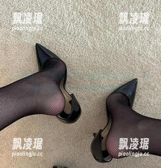 保守的二舅妈 微密圈 - 一组保守的二舅妈黑丝摄影,原图无圣光,简单粗暴却抓心。