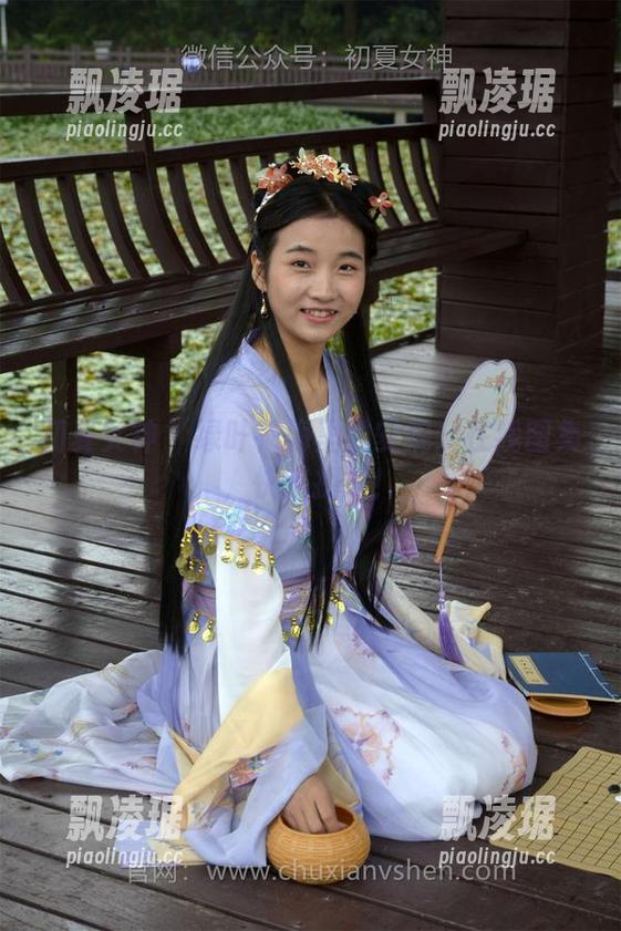 初夏女神 - 绿叶花海里的安妮：在线图集，快来找她！