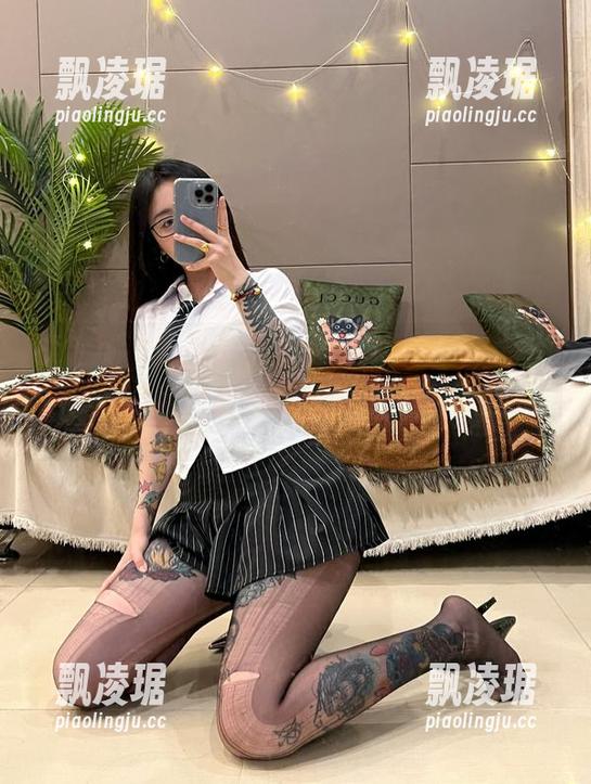 卡通百科老王 微密圈 - 户外的蓝天,让卡通百科老王的私拍有点自作聪明的味道,美图就别问了。