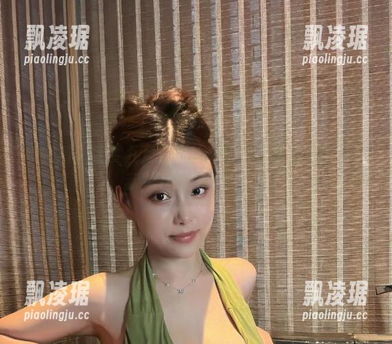 奶雯 微密圈 - 奶雯九月系列:这图包保你看了面红耳赤,下载速度快点!