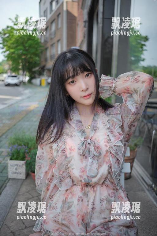 最美姜仁卿(강인경)穿礼服，上衣光鲜得让心里小鹿乱撞！