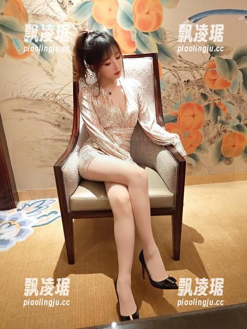 高清镜头下，小女巫露娜的护士打扮让我想问：你觉得疼吗？