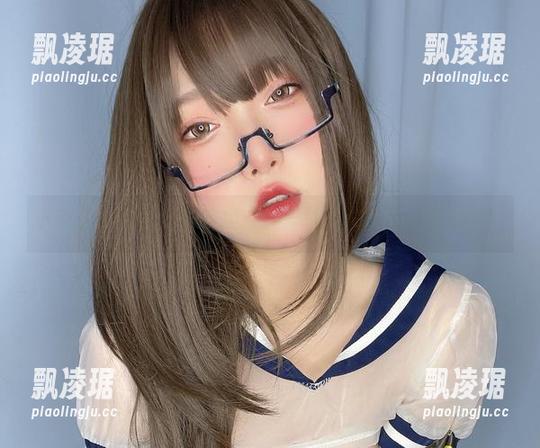 小泉学姐吖的新写真集：美脚引发的误会，你懂的！