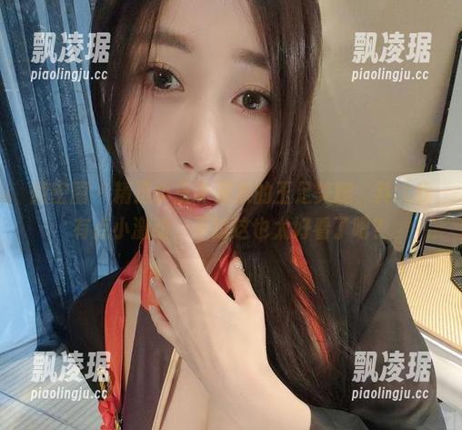 微密圈 - 精选小玉吃果冻的玉足美腿，其实我有点小激动，不过这也太好看了吧？