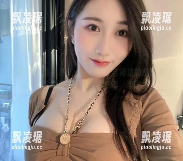 微密圈 - 作品集：小玉吃果冻与海边的亲密接触，下载后自己慢慢品味吧，嘿嘿。