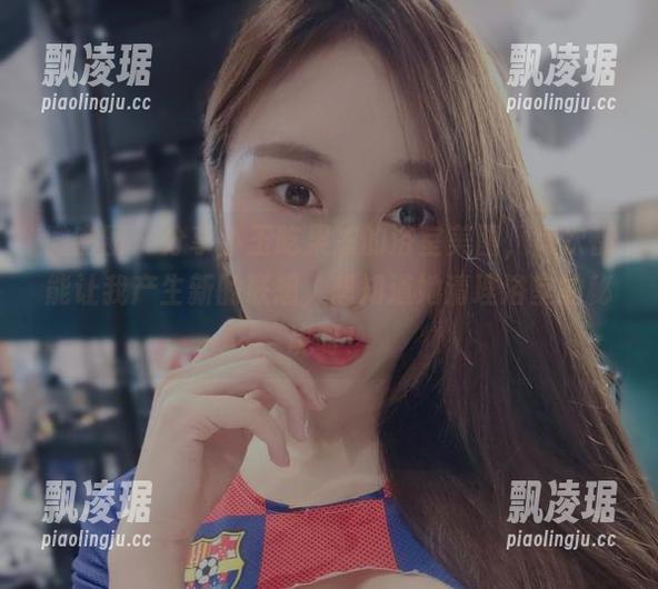 微密圈 - 分享小玉吃果冻的浴室美图，每次都能让我产生新的联想，想知道她清理浴室的秘诀呀！