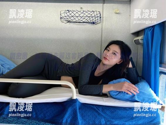 微密圈 - 就是阿朱啊这套短裙，居然在画面里悄悄地偷走了我所有的注意力。