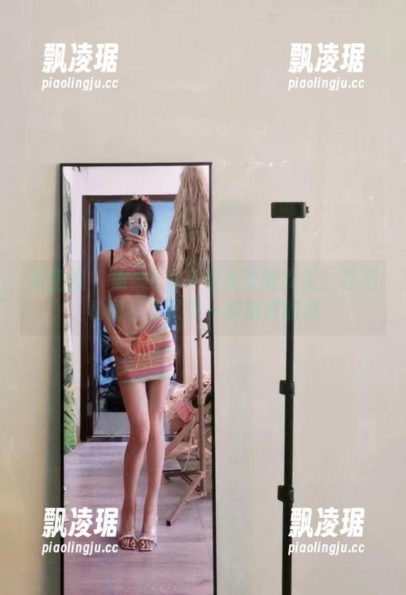 徐珺大哥 微密圈 - 徐珺大哥在镜头前的女友:这组私房合集又是一种别样的美