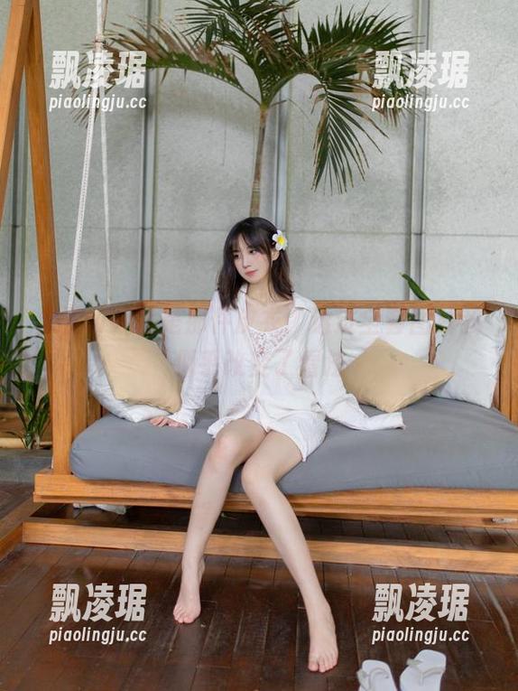 念雪ww就是那件皮衣，透过全套图片我似乎改变了看法