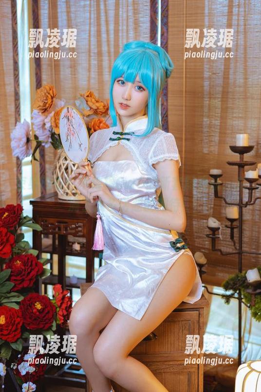 束身内衣？木棉棉OwO的新套图更新，充满了太多话题的期待！