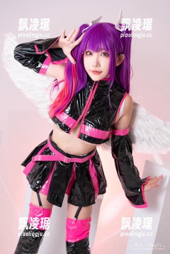 咋又是这套制服cos，杨衣yangyi你该给我准备点花样！
