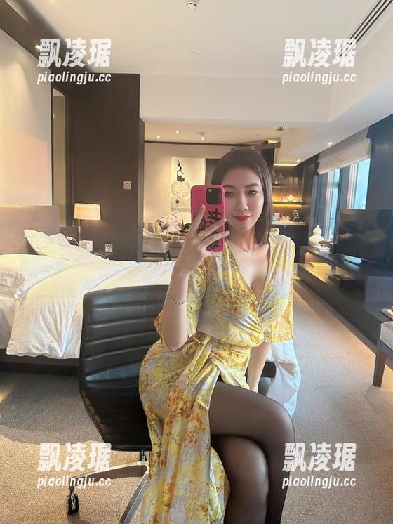 微密圈 - 果儿Victoria的免费图册：学妹也能玩得很花哨