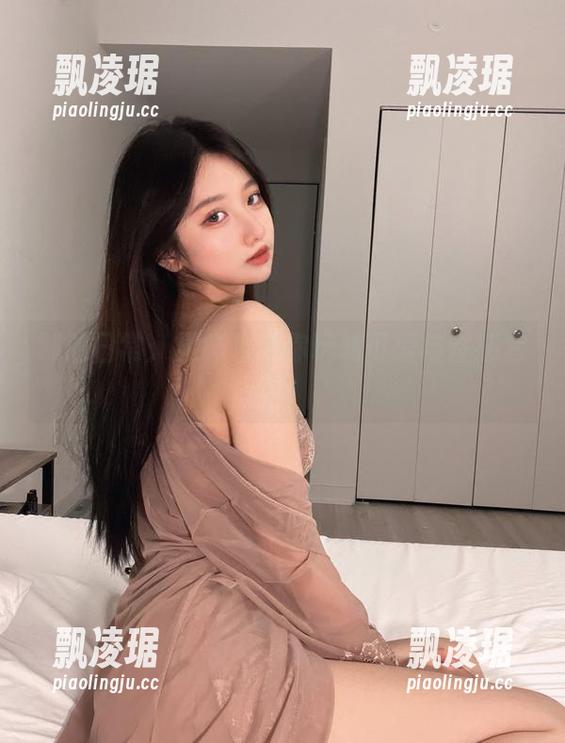制服日常：果咩酱带你玩转可爱与性感套图