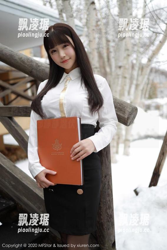 模范学院 - 在小牛奶的丝袜写真中，细腻与悸动都静静潜伏，我们来“深挖”一下吧！