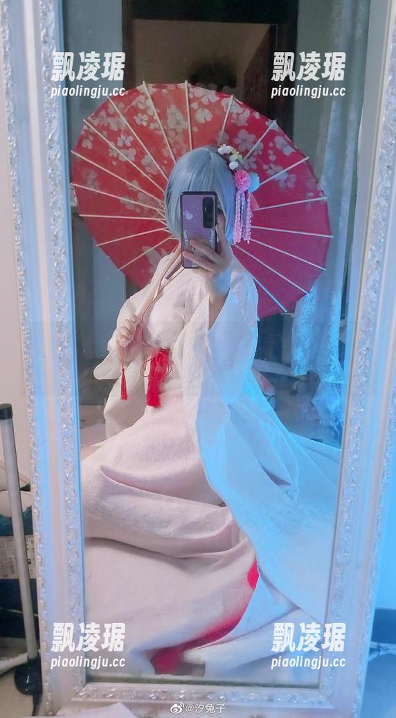 汐兔子 若有所思,汐兔子的魔卡少女图包中藏着我的童年!