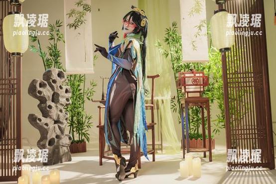 洛璃LoLiSAMA的魔女莉莉丝：我这只职业coser，今天来个“魔法把戏”！原图在此！
