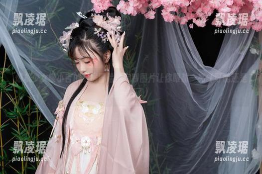 爆机少女喵小吉的厨房冒险：定制图片让你眼睛一亮（可能还是肚子饿了）