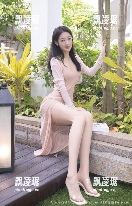秀人网 - 在南乔的泳池，这次要不要试试拍点无价的免费写真？
