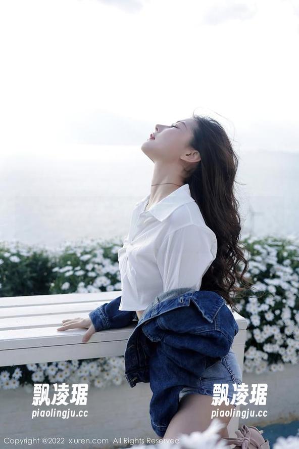 秀人网 - 俯瞰水面，叶梦轩水手服图集令人浮想联翩