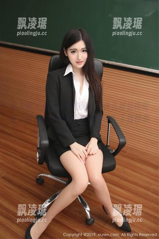 秀人网-子纯儿Annie 秀人网 - 白丝?只想问:是什么神仙搭配让子纯儿Annie如此吸引目光?下载图集验证一下!