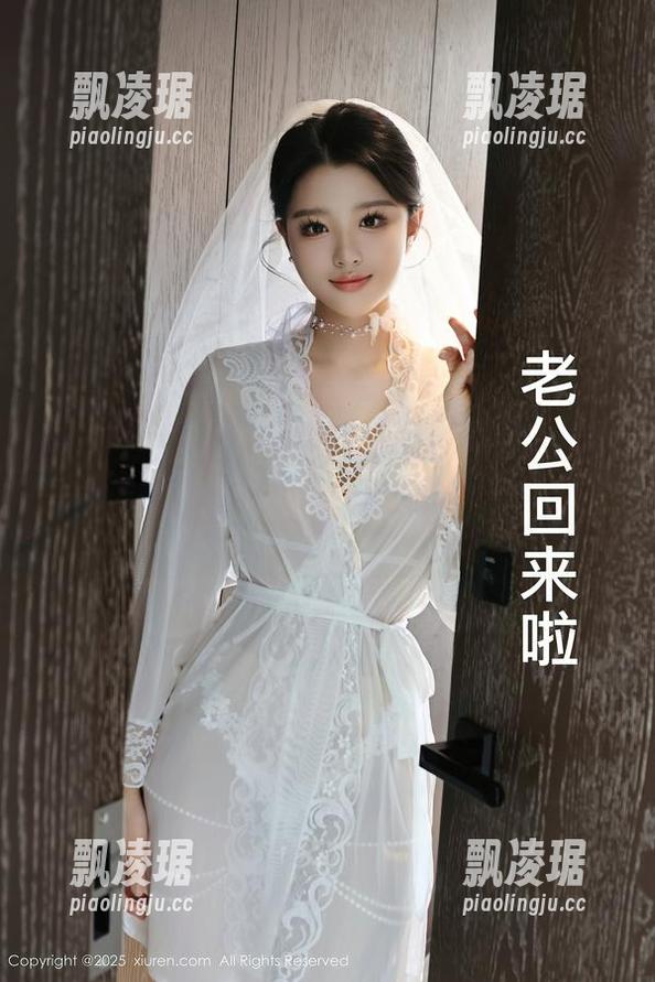 秀人网 - 观看软糖爱喝奶穿比基尼，突然觉得我也想换件泳衣……可能要考虑一下哦！