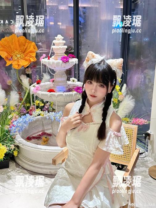 秋山AkI 秋山AkI打破传统,职业装也可以这么多样,资源实在令人直呼过瘾!