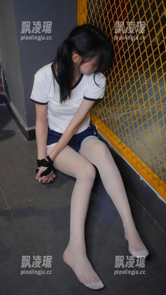 紧急企划-五更百鬼 紧急企划 - 五更百鬼的空姐照片,作品里藏着什么样的小趣味,来分享一下吧!