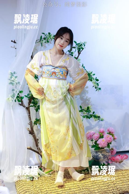 绮梦摄影 - 莹莹学姐的网盘里藏着合集，她的低调你知道吗？