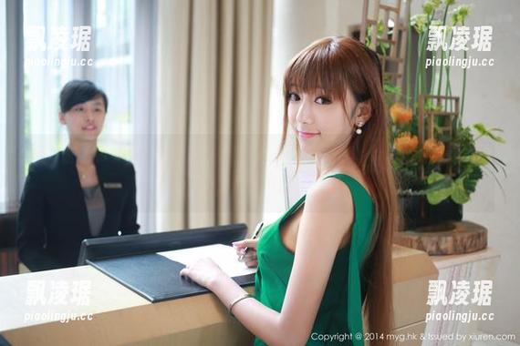 美媛馆-许诺sabrina 美媛馆 - 欲望与校服撞了个满怀,许诺sabrina这一组高清作品太让人忍不住了。