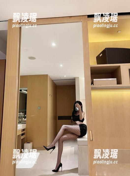 葛征 微密圈 - 千万别轻言‘可爱’!葛征的原图合集可能会颠覆你的理解!