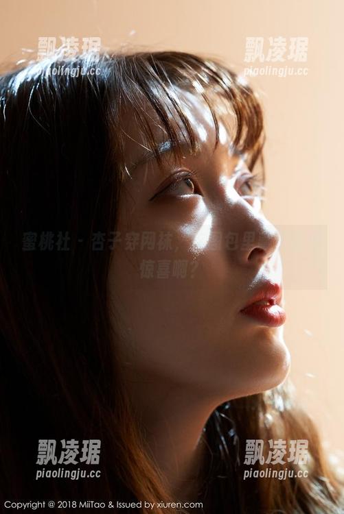 蜜桃社-杏子 蜜桃社 - 杏子穿网袜,这图包里藏了多少惊喜啊?