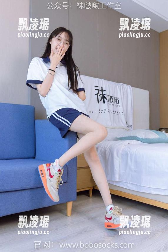 袜啵啵-稚予 袜啵啵 - 稚予的两双袜子资源,怎么这么容易触动了我的神经?