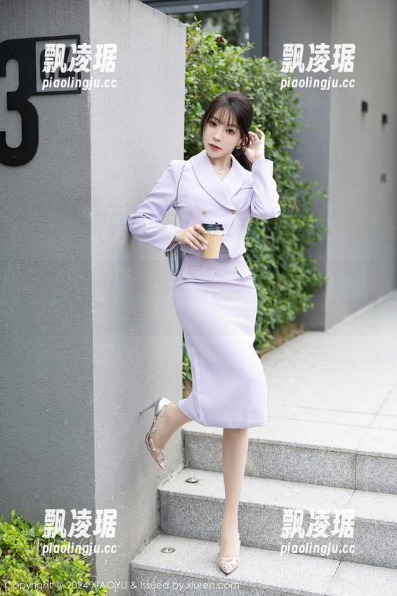 语画界 - 徐莉芝真会穿，这牛仔裤在线和我对话呢。