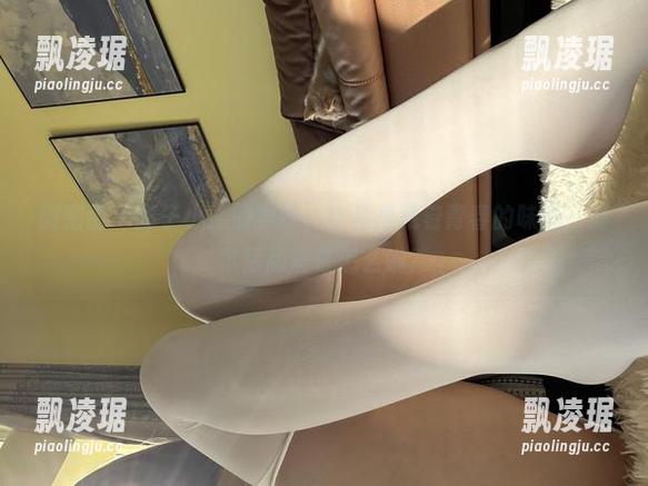 微密圈 - 醇子小姨的学妹，作品里藏着青春的味道，偶尔舔舔屏幕怎么啦？