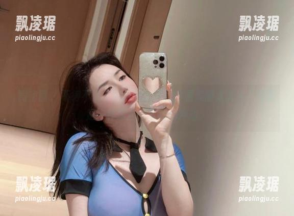 微密圈 - 不得不说，阿色的水蜜桃沙漏美图太诱人，简直是一种想立刻下载的冲动。