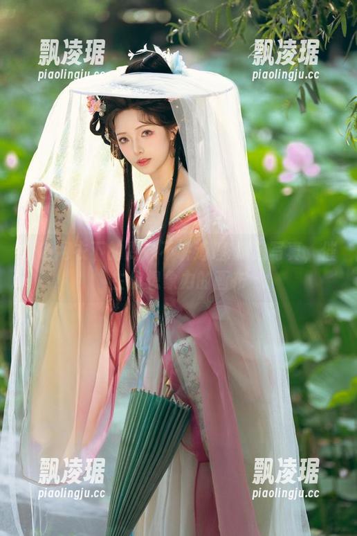 灰色网衣下的雯妹不讲道理-精选写真，催生你想象力的画布
