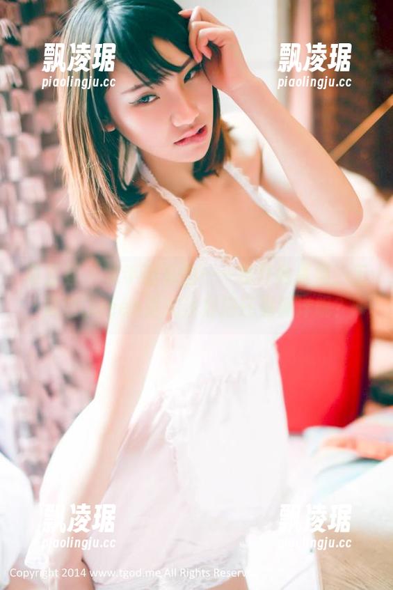 青豆客 - 水手服私拍——我开始质疑，王婉悠Queen是关注穿搭还是海洋呢？