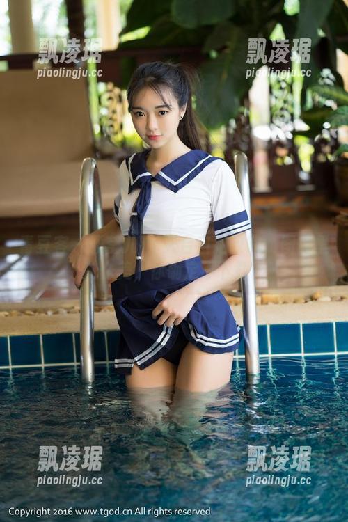 青豆客 - 颖莹儿YY天台自拍攻略：图库里这么美，你确定不下载？