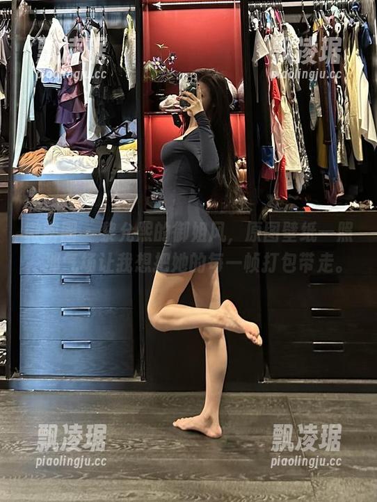 黎允熙 微密圈 - 黎允熙的御姐风,原图壁纸一照,那气场让我想把她的每一帧打包带走。